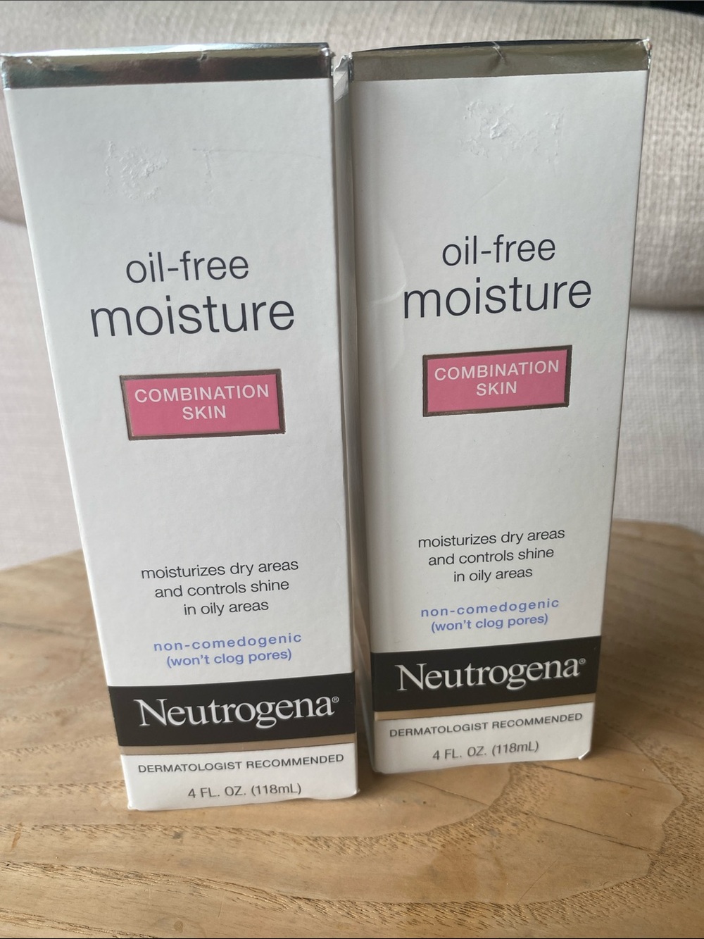 Neutrogena oil free moisturizer combination skin  x 2 New in box